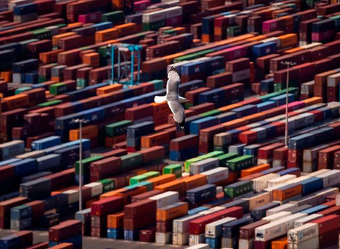 Imagen de Las exportaciones caen un 3% en el primer trimestre con el desplome del 14% en marzo